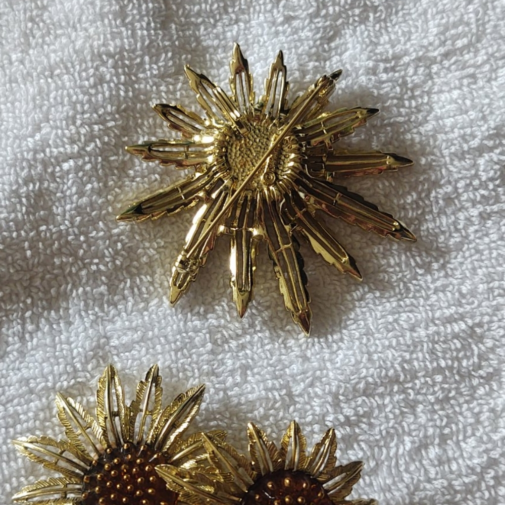 Clip earrings w/ pin - Picture 6 of 6